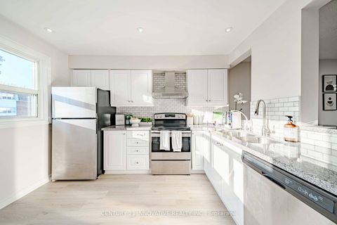 Photo 15 at 68 - 102 Trailridge Crescent, Morningside, Toronto