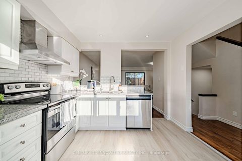Photo 17 at 68 - 102 Trailridge Crescent, Morningside, Toronto