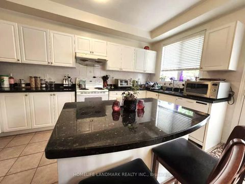 Photo 7 at 25 Lord  Nelson Court, Rouge Woods, Richmond Hill