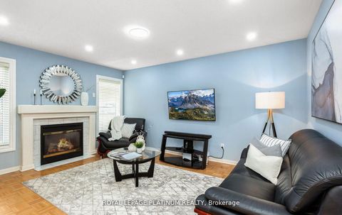 Photo 5 at 4 Skipperhill Crescent, Rouge E11, Toronto