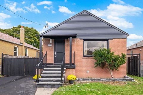 Photo 1 at 685 Kipling Avenue, City Centre West, Toronto