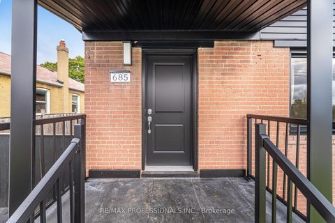 Photo 2 at 685 Kipling Avenue, City Centre West, Toronto