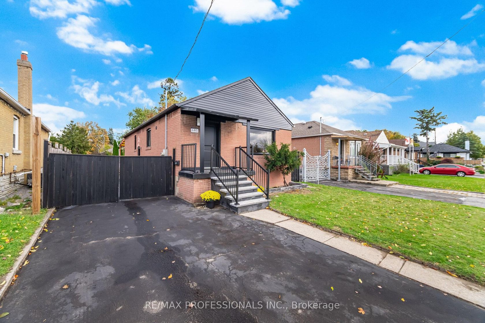 685 Kipling Avenue, City Centre West, Toronto photo number 2