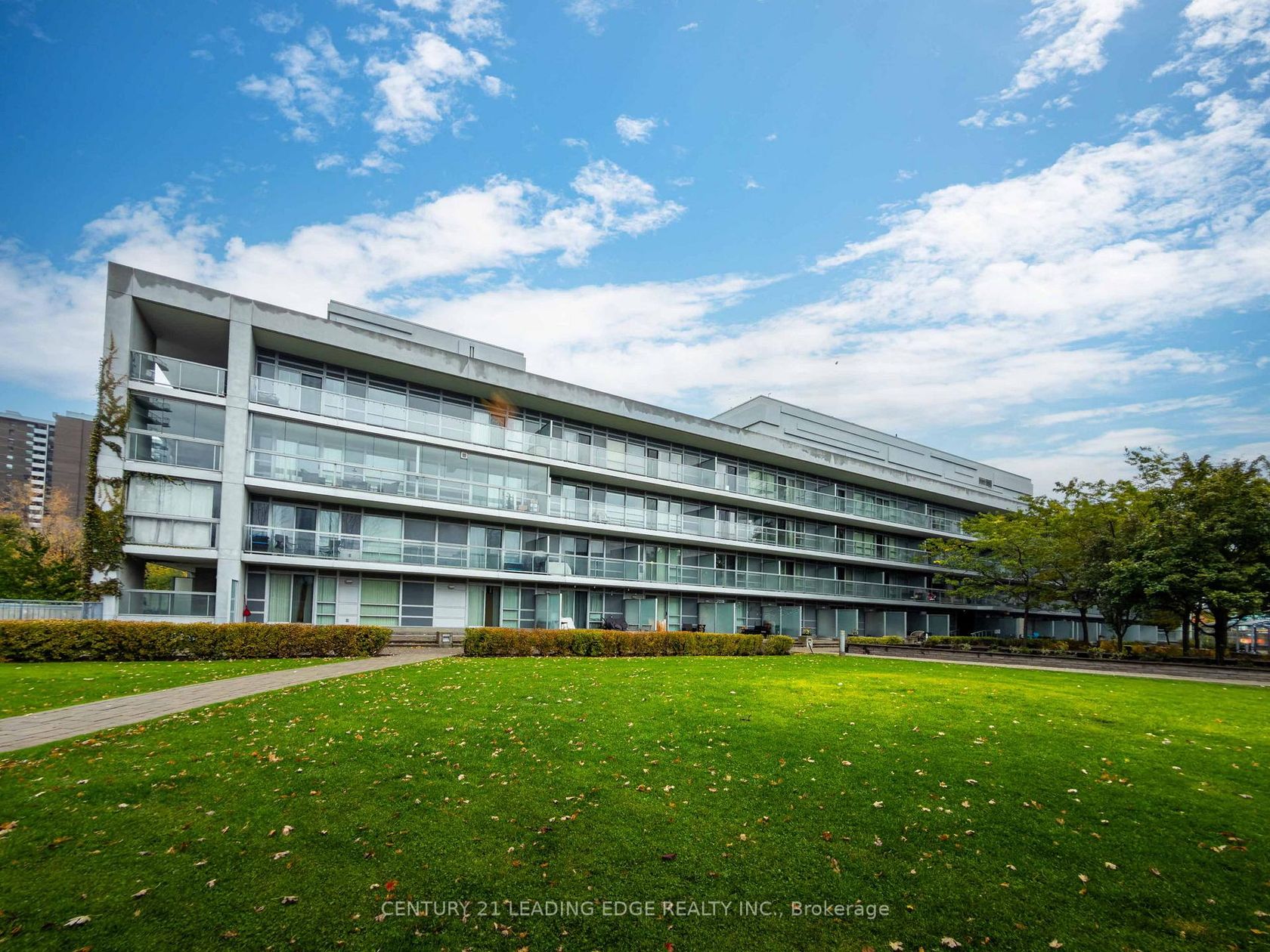 216 - 2035 Sheppard Avenue E, Henry Farm, Toronto by Loree Meneguzzi Real Estate 216 - 2035 Sheppard Avenue E, Henry Farm, Toronto