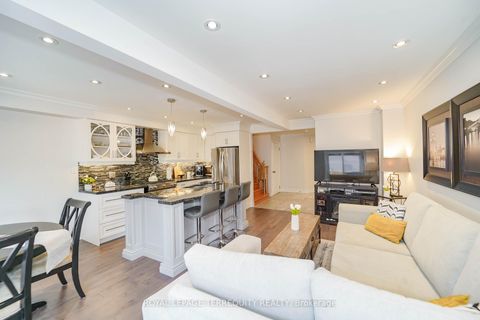 Photo 1 at 9 Stonebriar Drive, Maple, Vaughan