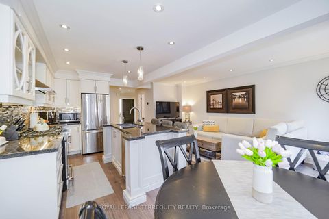 Photo 2 at 9 Stonebriar Drive, Maple, Vaughan