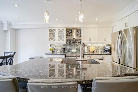 Photo 4 at 9 Stonebriar Drive, Maple, Vaughan