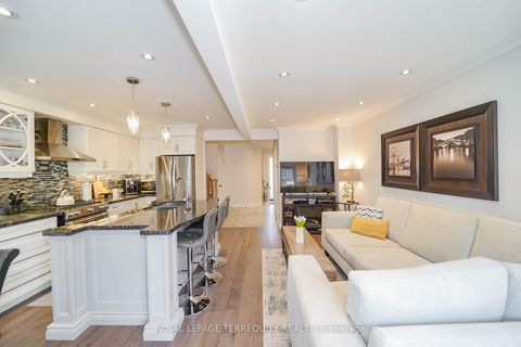 Photo 5 at 9 Stonebriar Drive, Maple, Vaughan