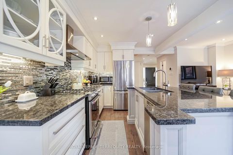 Photo 7 at 9 Stonebriar Drive, Maple, Vaughan