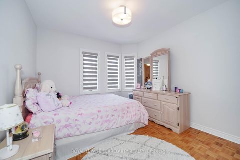 Photo 18 at 9 Stonebriar Drive, Maple, Vaughan