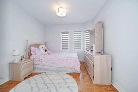 Photo 19 at 9 Stonebriar Drive, Maple, Vaughan