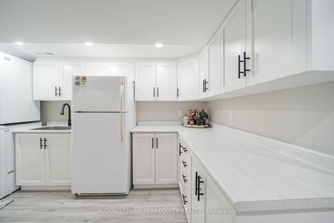 Photo 33 at 9 Stonebriar Drive, Maple, Vaughan