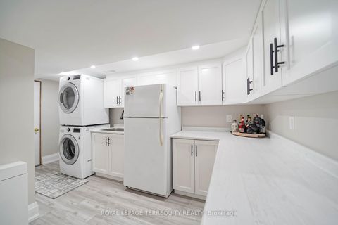 Photo 35 at 9 Stonebriar Drive, Maple, Vaughan