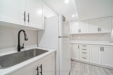 Photo 36 at 9 Stonebriar Drive, Maple, Vaughan