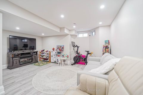 Photo 39 at 9 Stonebriar Drive, Maple, Vaughan