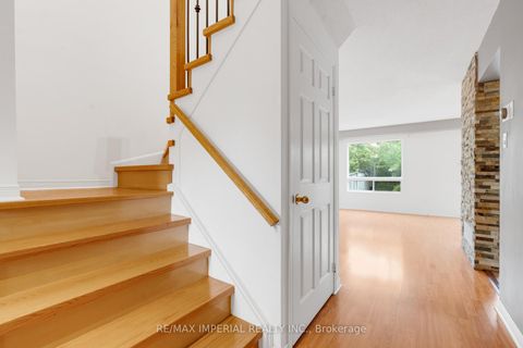 Photo 7 at 99 Islay Crescent, Maple, Vaughan