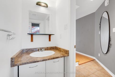 Photo 8 at 99 Islay Crescent, Maple, Vaughan