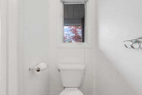 Photo 9 at 99 Islay Crescent, Maple, Vaughan