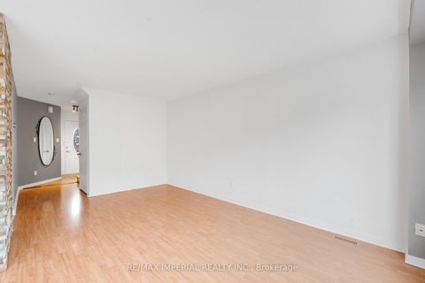 Photo 10 at 99 Islay Crescent, Maple, Vaughan