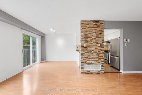 Photo 11 at 99 Islay Crescent, Maple, Vaughan