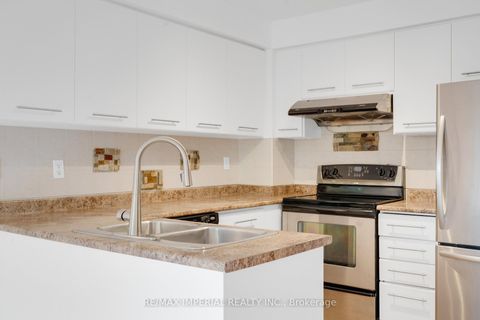 Photo 13 at 99 Islay Crescent, Maple, Vaughan