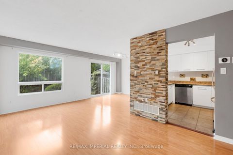 Photo 14 at 99 Islay Crescent, Maple, Vaughan