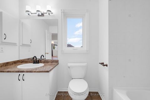 Photo 31 at 99 Islay Crescent, Maple, Vaughan