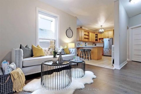 Photo 4 at 233 BORDEN Street, University, Toronto