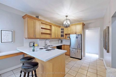 Photo 10 at 233 BORDEN Street, University, Toronto