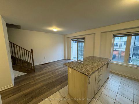 Photo 9 at 7 Silo Mews, Rural Barrie Southeast, Barrie