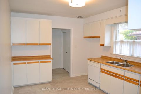 Photo 5 at 47 Barkwin Drive, Beaumonde Heights, Toronto