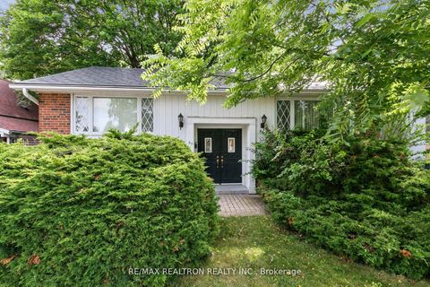 Photo 2 at 27 Elfreda Boulevard, Birchmount, Toronto