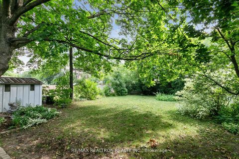 Photo 4 at 27 Elfreda Boulevard, Birchmount, Toronto
