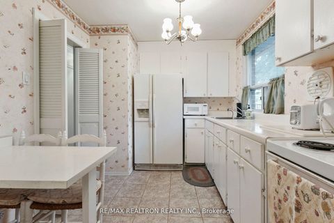 Photo 21 at 27 Elfreda Boulevard, Birchmount, Toronto