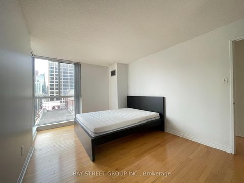 Photo 10 at 1910 - 736 Bay Street, Bay Street Corridor, Toronto