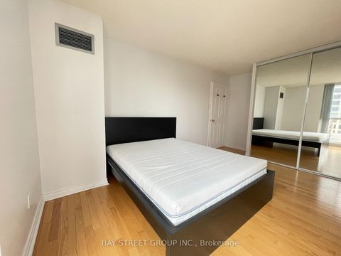 Photo 12 at 1910 - 736 Bay Street, Bay Street Corridor, Toronto