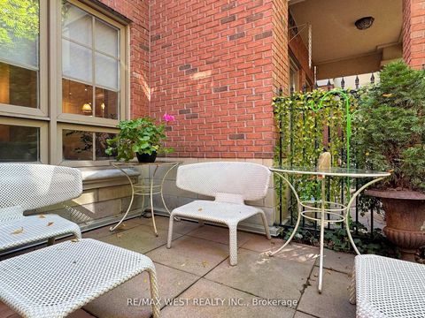 Photo 4 at Th 14 - 20 Burkebrook Place, York Mills, Toronto