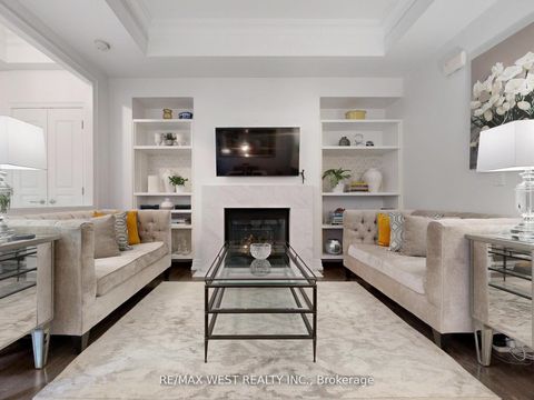 Photo 7 at Th 14 - 20 Burkebrook Place, York Mills, Toronto