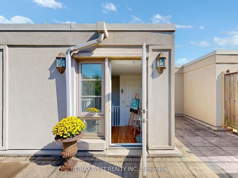 Photo 27 at Th 14 - 20 Burkebrook Place, York Mills, Toronto