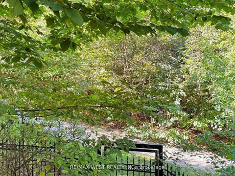 Photo 37 at Th 14 - 20 Burkebrook Place, York Mills, Toronto