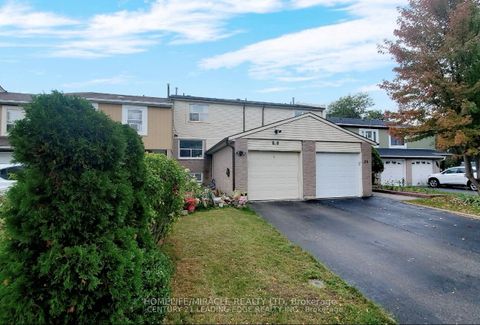 Photo 1 at 28 Scotney Grove, Malvern, Toronto