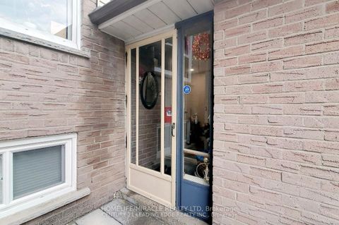 Photo 3 at 28 Scotney Grove, Malvern, Toronto