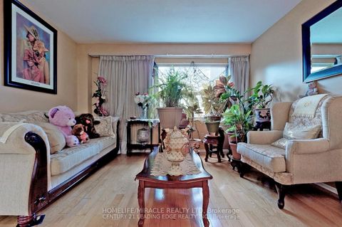 Photo 4 at 28 Scotney Grove, Malvern, Toronto