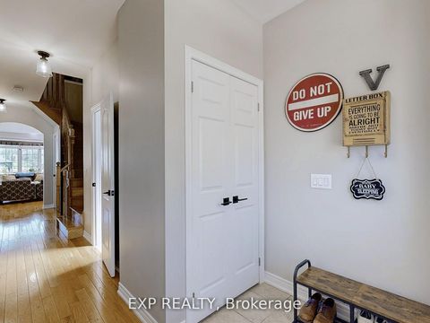 Photo 3 at 9 Samba Street, Oak Ridges, Richmond Hill