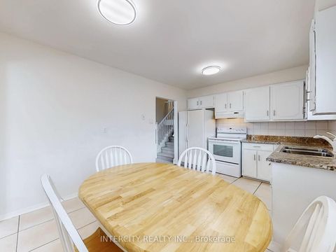 Photo 19 at 26 Donnalyn Drive, Newtonbrook West, Toronto