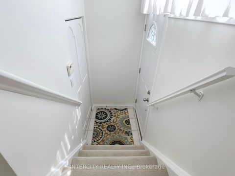 Photo 20 at 26 Donnalyn Drive, Newtonbrook West, Toronto