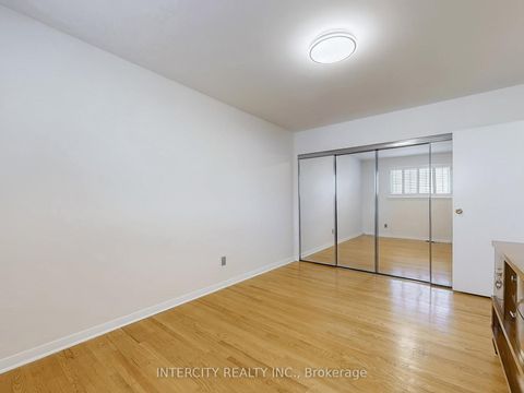 Photo 25 at 26 Donnalyn Drive, Newtonbrook West, Toronto