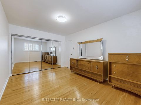 Photo 26 at 26 Donnalyn Drive, Newtonbrook West, Toronto