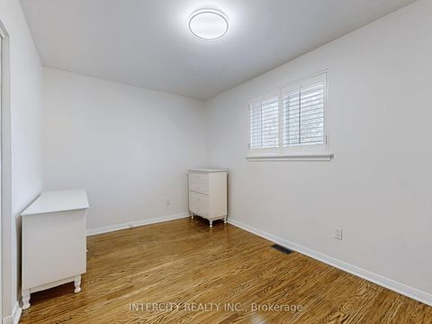 Photo 27 at 26 Donnalyn Drive, Newtonbrook West, Toronto