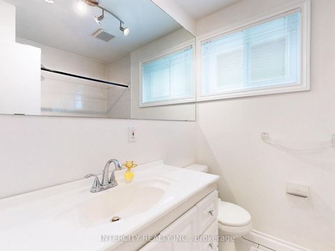 Photo 31 at 26 Donnalyn Drive, Newtonbrook West, Toronto
